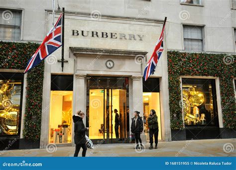 burberry outlet prices london|More.